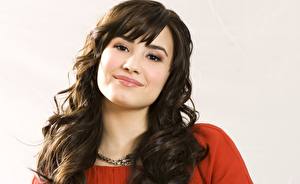 Фотографии Demi Lovato Смотрит Лицо Улыбается Брюнеток Волосы