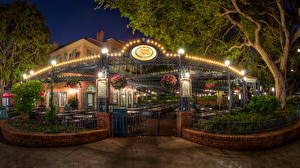 Картинки Парки Уличные фонари Ночные HDR Калифорния Anaheim Диснейленд город