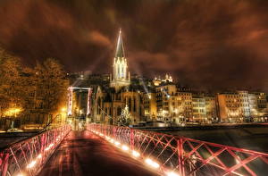 Обои Франция Мосты Дома Небо Лучи света Ночью Лион Города