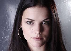 Картинка Jaimie Alexander Глаза Взгляд Лица Серег Волос Брюнетка Девушки
