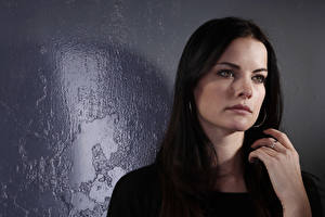 Картинка Jaimie Alexander Смотрит Лица Волос Брюнетки Девушки