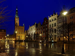 Обои для рабочего стола Польша Здания Гданьск Ночь Улица Уличные фонари Города