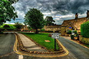 Картинка Великобритания Дороги Трава Газоне Улиц HDR Асфальта Bolton Abbey Village Йоркшир город