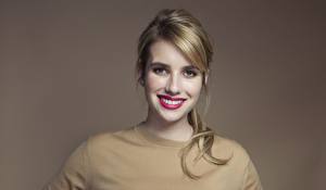 Фотография Emma Roberts Смотрит Улыбается Зубы Лица Красными губами Волосы Русые Знаменитости Девушки