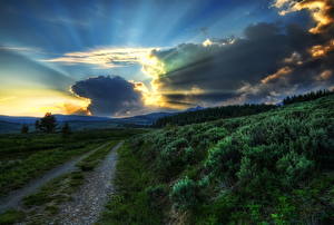 Картинки Парк США Дороги Небо Рассветы и закаты Облака Лучи света HDRI Йеллоустон Природа